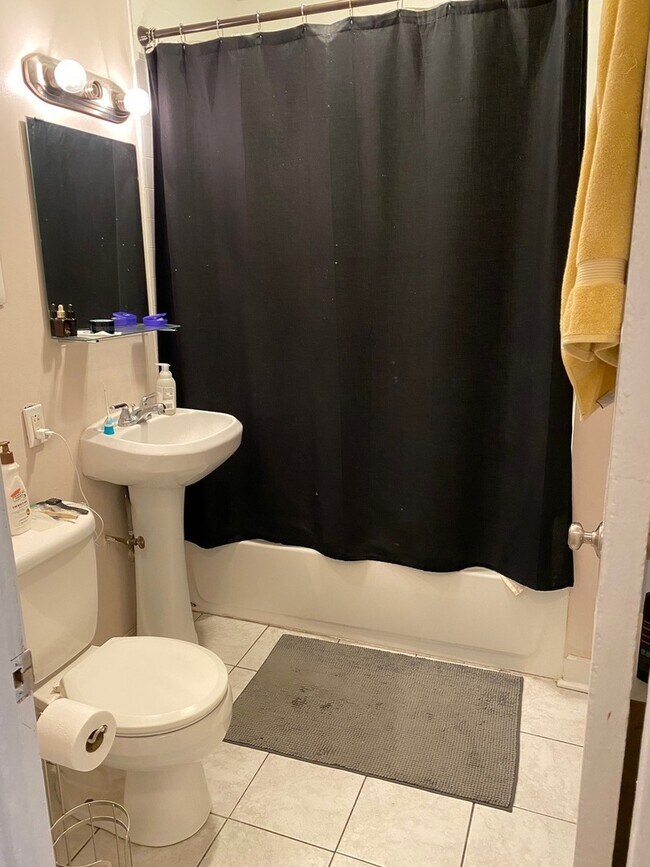 Building Photo - 3926 W Byron St