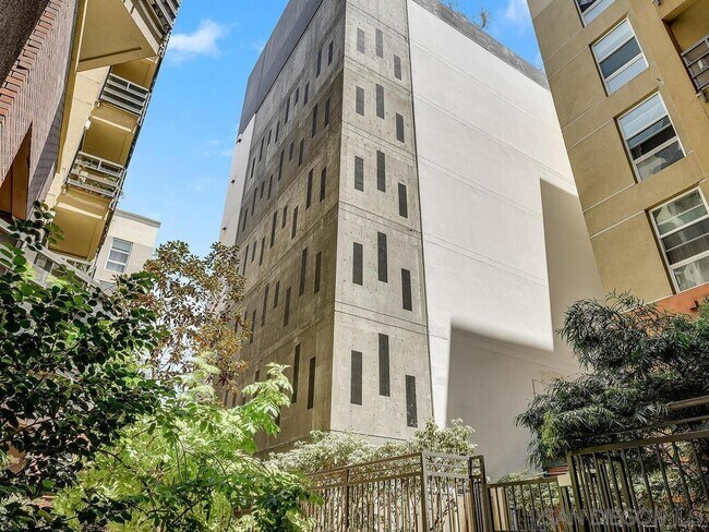 Building Photo - 1225 Island Ave