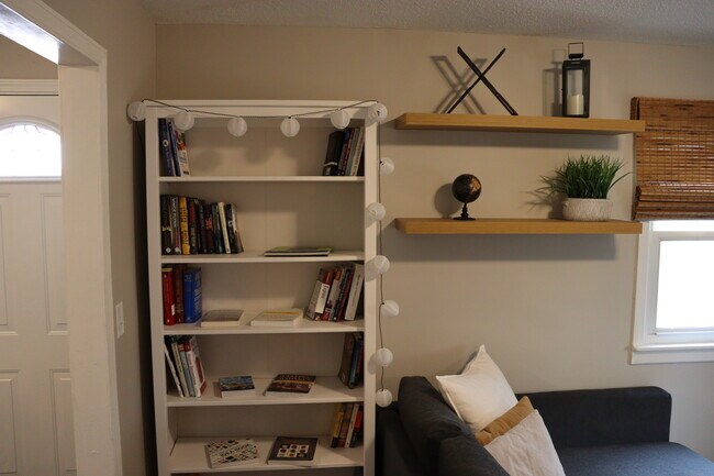 Building Photo - 946 32nd Ave N