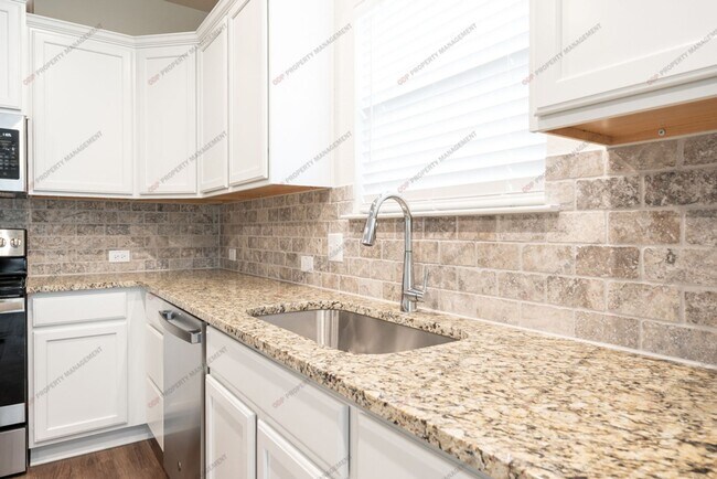 Building Photo - 742 Friar Tuck Dr