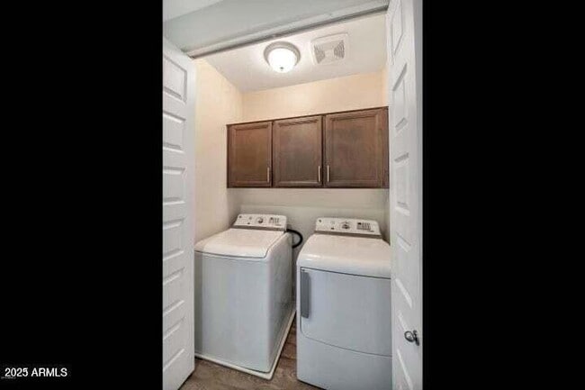 Building Photo - 2090 S Dorsey Ln