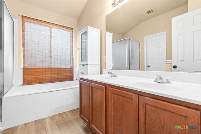 Building Photo - 6711 Bayberry Dr