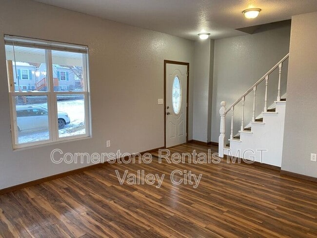 Building Photo - 642 2nd Ave NW