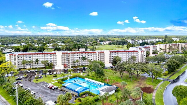 Building Photo - 3951 Via Poinciana