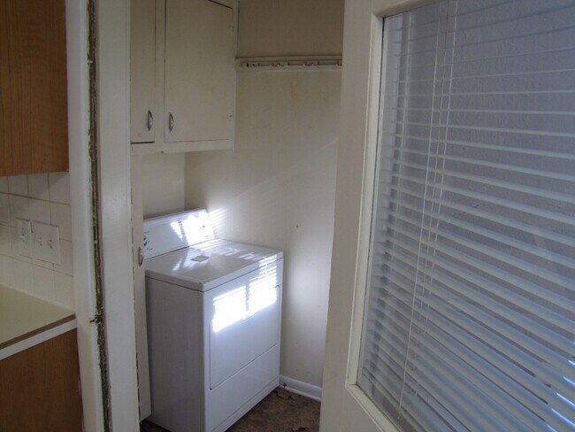 Building Photo - 4010 Jay Street, Unit 4010