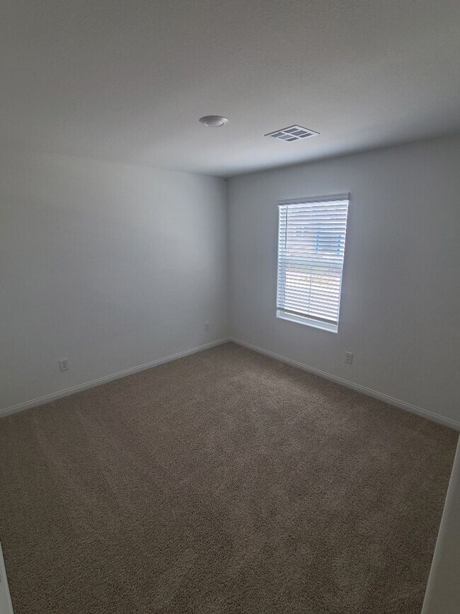 Building Photo - 1092 Saffron Toucan Ln