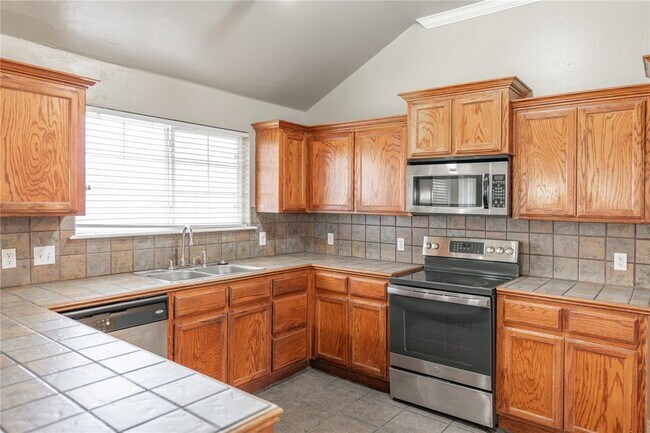 Building Photo - 8016 Breezewood Dr