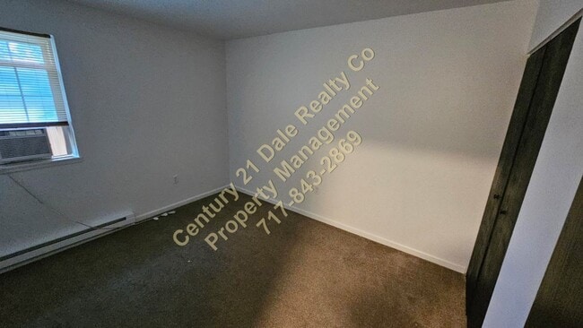 Building Photo - 2 Bedroom Duplex in West York Schools