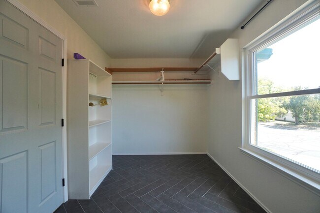 Building Photo - 2440 Madeline Loop