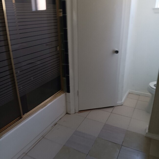 Building Photo - 14114 Old Village Ln