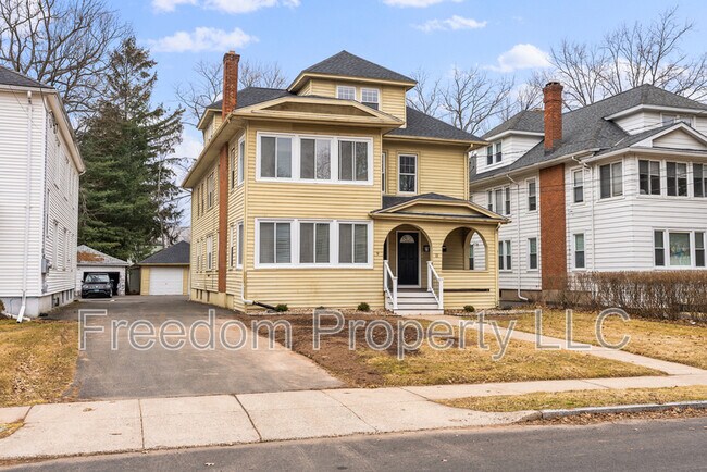 Building Photo - 9 Bretton Rd