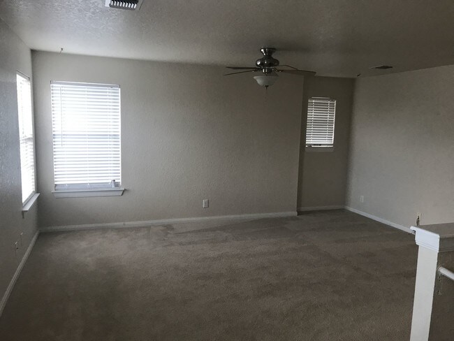 Building Photo - 211 Verde Oak