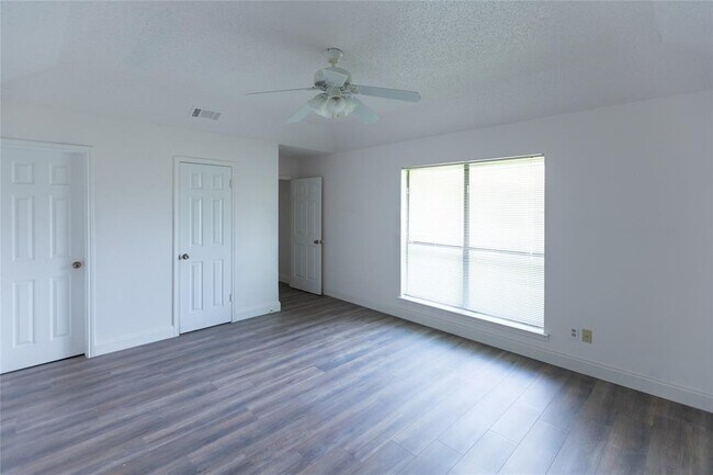 Building Photo - 4910 Ledgestone Dr