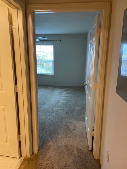 Building Photo - 5455 Vineland Rd