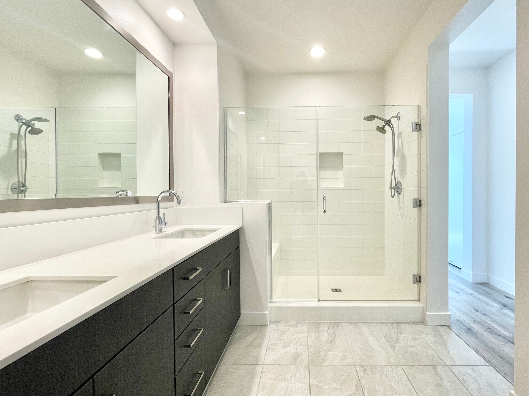 Large Standing shower - 2374 Filbert St
