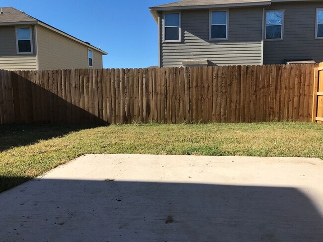Building Photo - Town home for rent