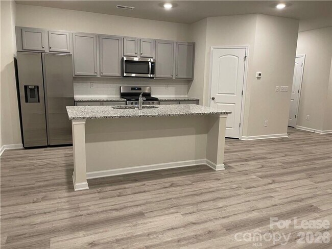 Building Photo - Available for immediate move in!