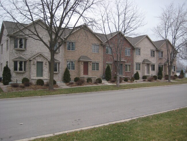 Primary Photo - 900 Cedar St
