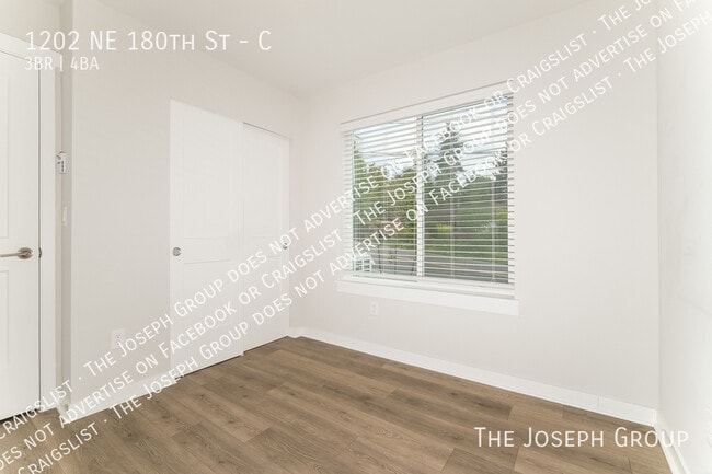 Building Photo - 1202 NE 180th St