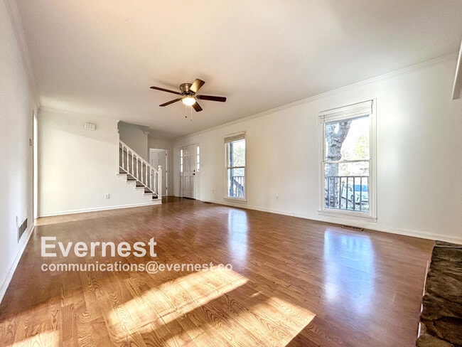 Building Photo - Beautiful 4-Bedroom Home with Modern Comforts / Pet-Friendly / Vouchers Accepted / Available Now!