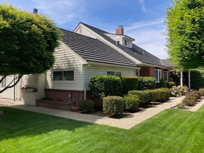 Building Photo - Rare Willow Glen Gem: Spacious 4BR Family Compound on a 9,000+ Sq. Ft. Lot
