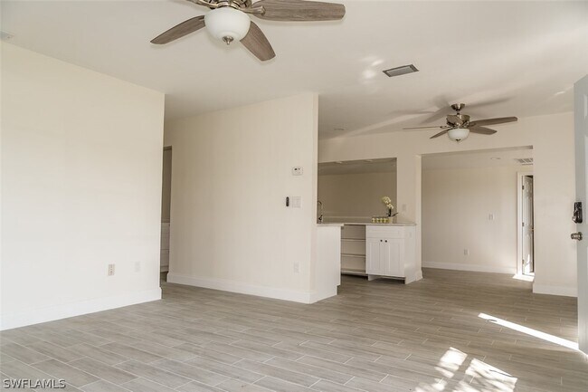 Building Photo - 4330 Deleon St