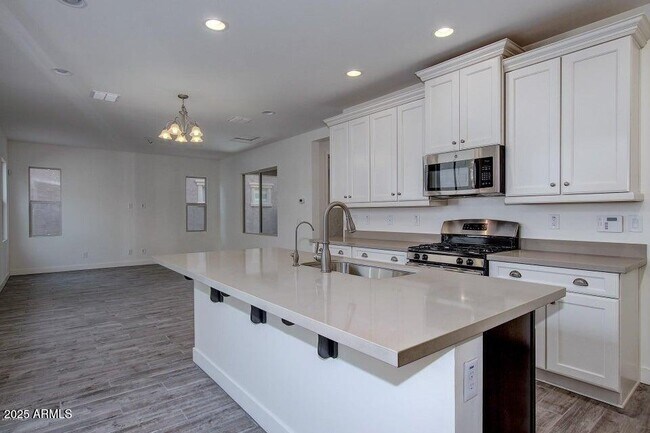 Building Photo - 4708 E Daley Ln