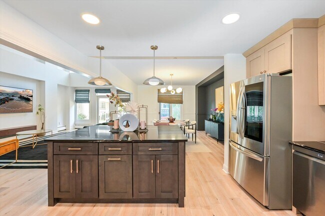 Building Photo - 207 Shearwater Ct W