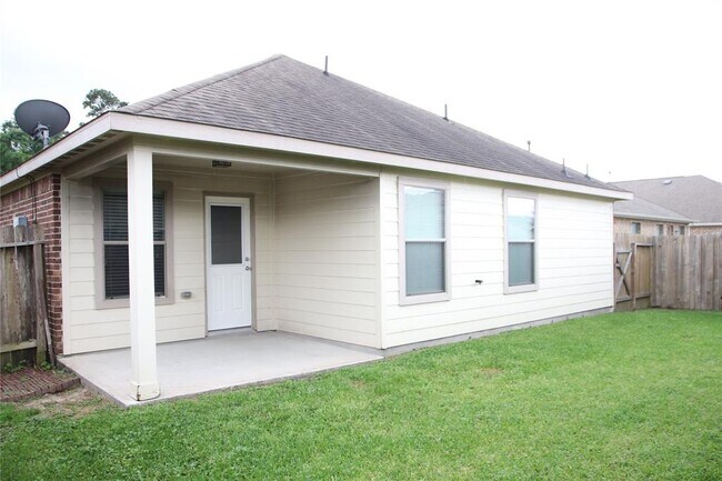 Building Photo - 2710 Sandberry Dr