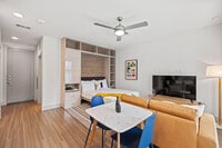 Building Photo - 721 1/2 E 4th St