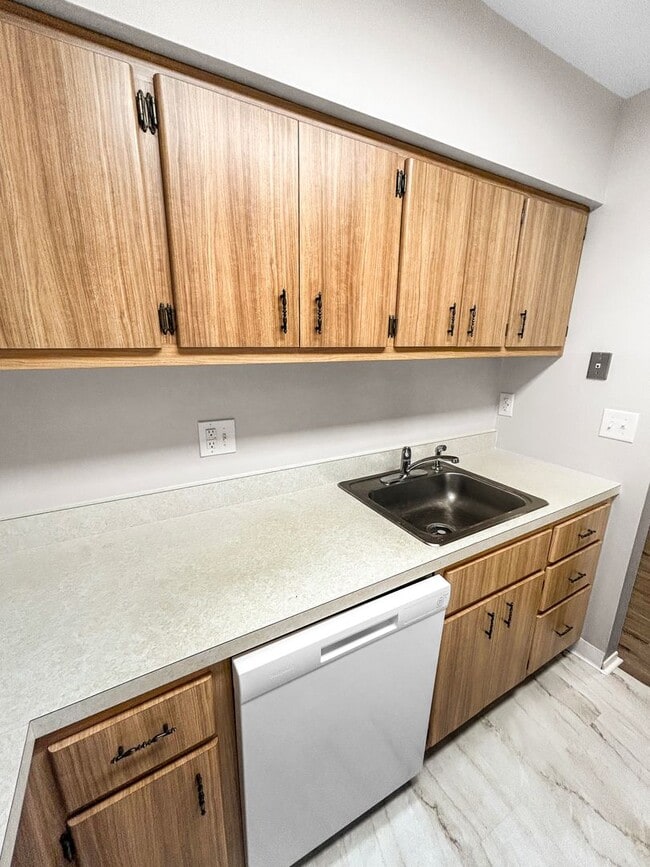 Building Photo - One Bedroom Condo in Moon Township!!
