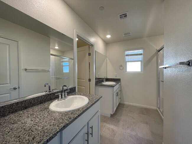 Building Photo - 4 BED 2.5 BATH 2 CAR GARAGE SINGLE FAMILY HOME IN CADENCE, HENDERSON w/ LARGE BACKYARD