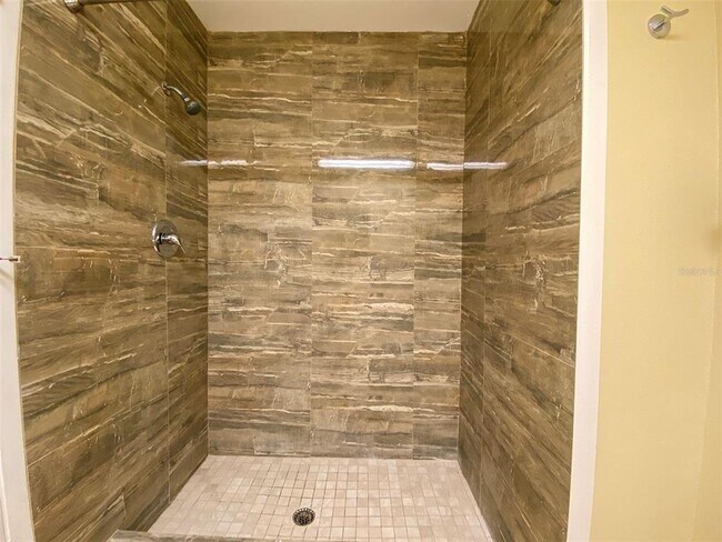 Building Photo - 5025 Barrington Cir