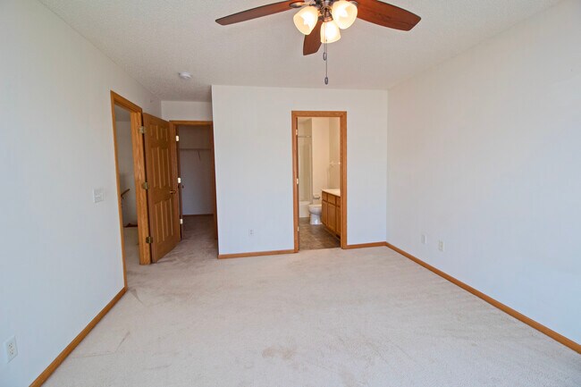 Building Photo - 6580 Olive Ln N