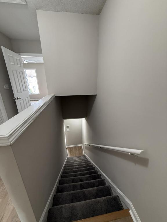 Building Photo - 409 Garden Dr