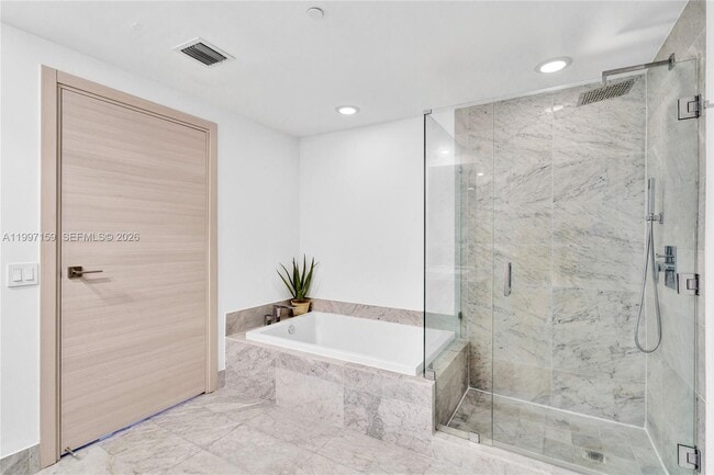 Building Photo - 801 S Miami Ave