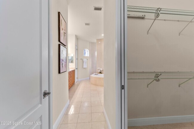 Building Photo - 3631 Thurloe Dr