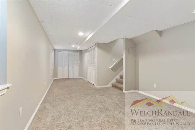 Building Photo - Stunning 5-Bedroom Home in Sandy – Move-In Ready