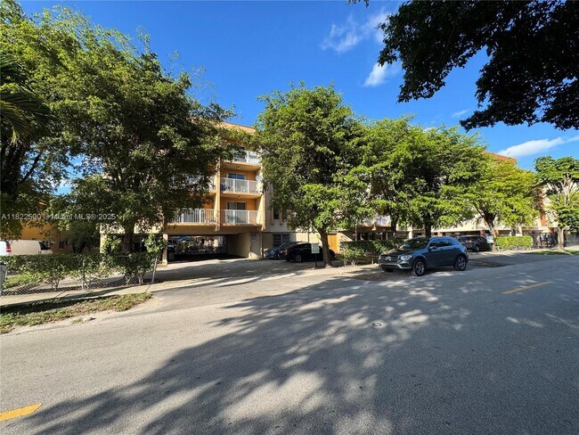 Primary Photo - 1085 W 68th St