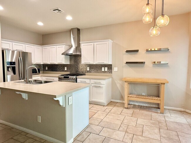 Building Photo - MOVE IN SPECIAL! FIRST TWO WEEKS RENT FREE...