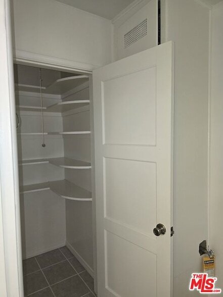 Building Photo - 6243 S Fairfax Ave