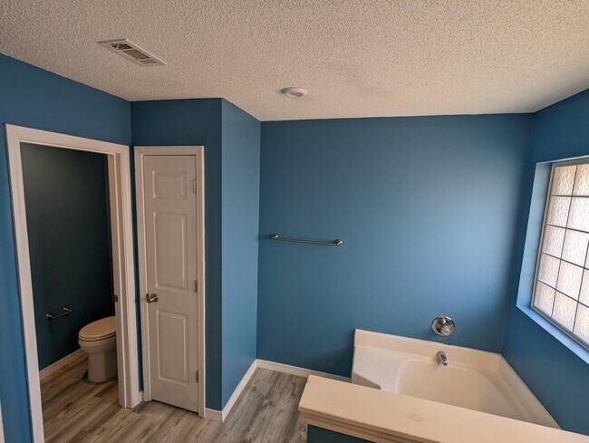 Building Photo - 9768 Parker Lake Cir