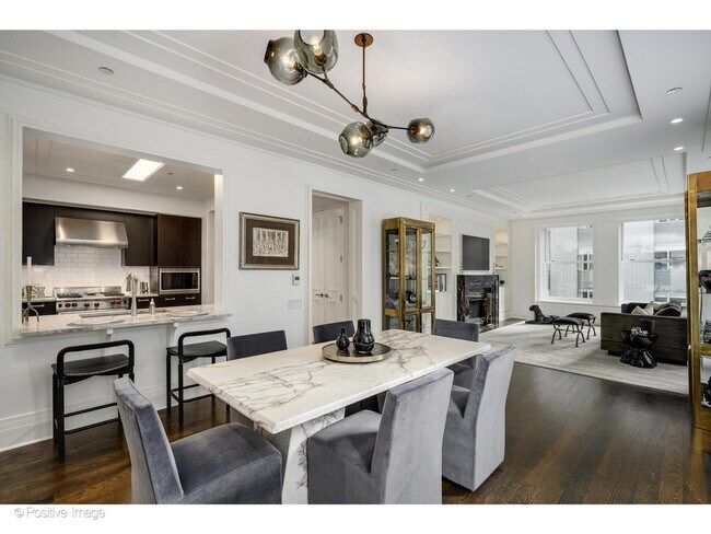 Building Photo - 159 E Walton Pl