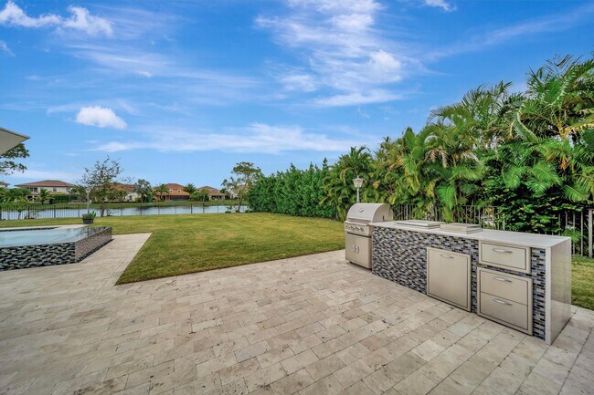 Building Photo - 10302 Sweet Bay Manor