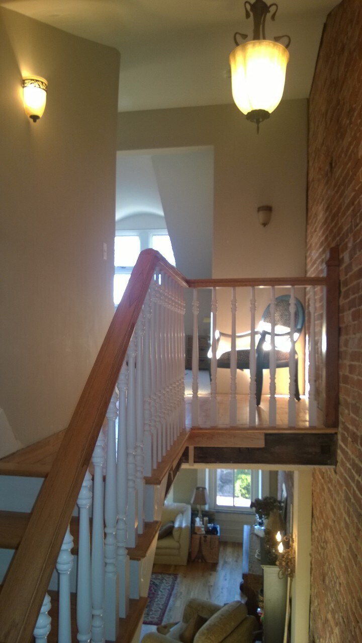 3rd Floor Landing - 1339-2 W North Ave