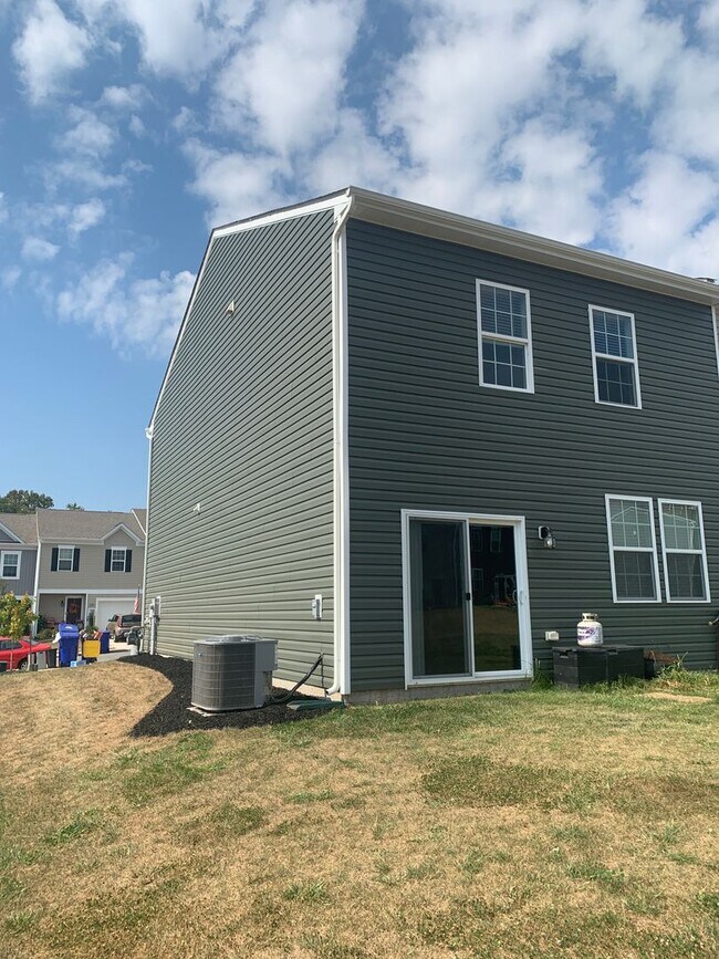 Building Photo - 125 Maple Run Dr