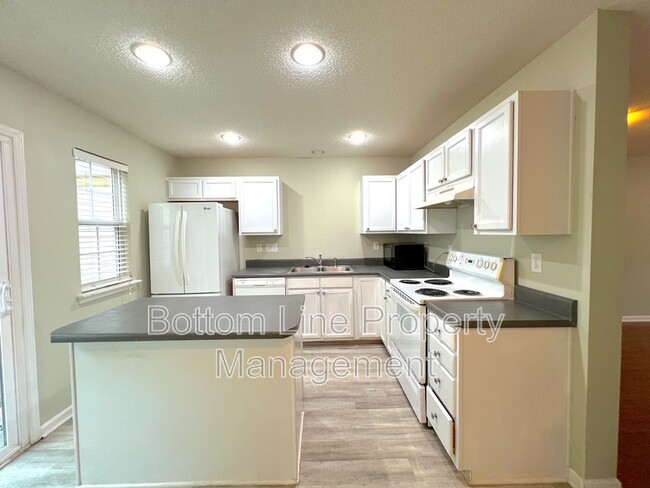 Building Photo - 13656 Meade Glen Ct