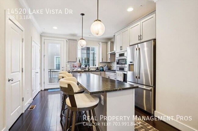 Building Photo - 14520 Lake Vista Dr