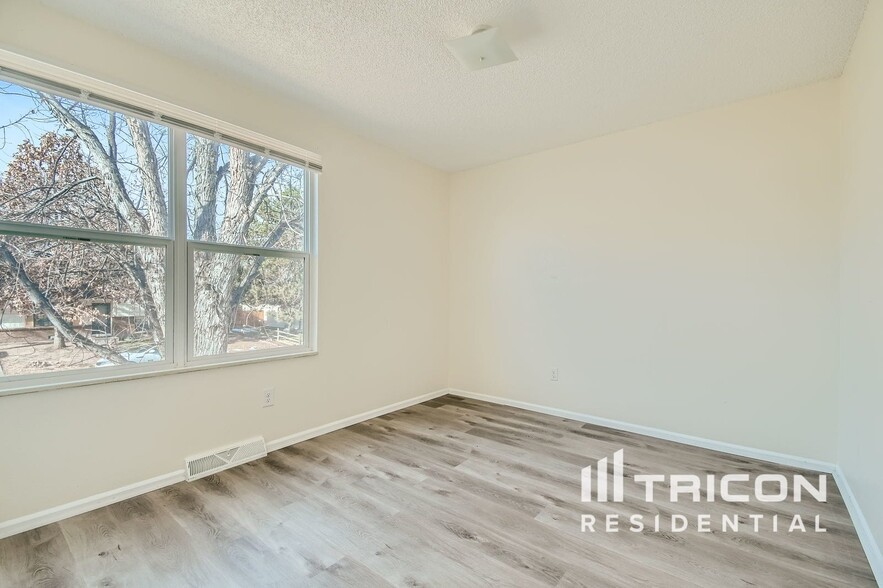 Building Photo - 348 S 29th Ave