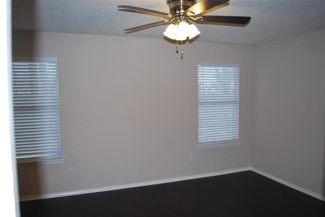 Building Photo - 3015 Scenic Glen Dr